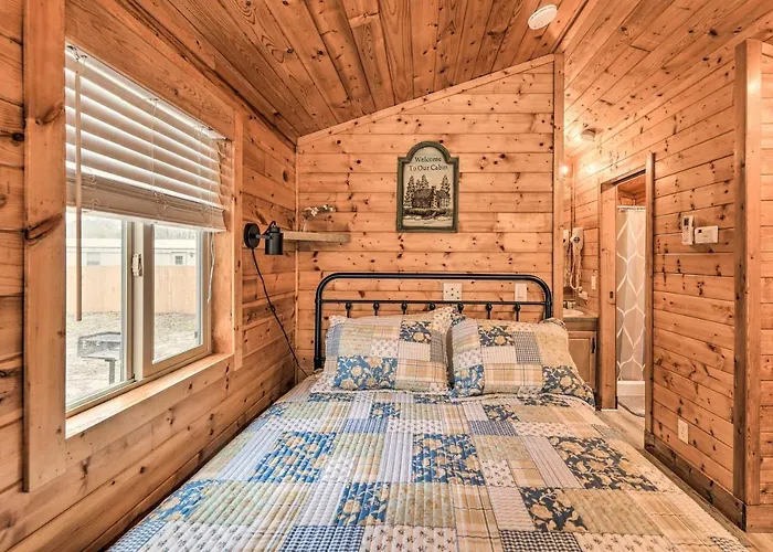 Beautiful New Bern Studio Cabin With Fire Pit!