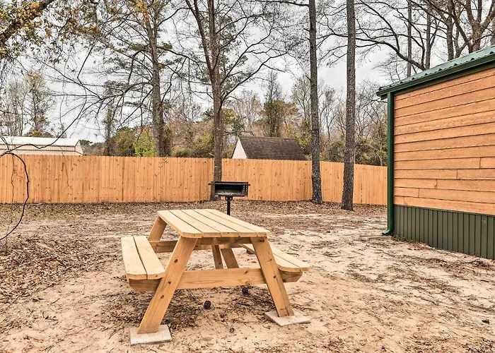 Beautiful New Bern Studio Cabin With Fire Pit!